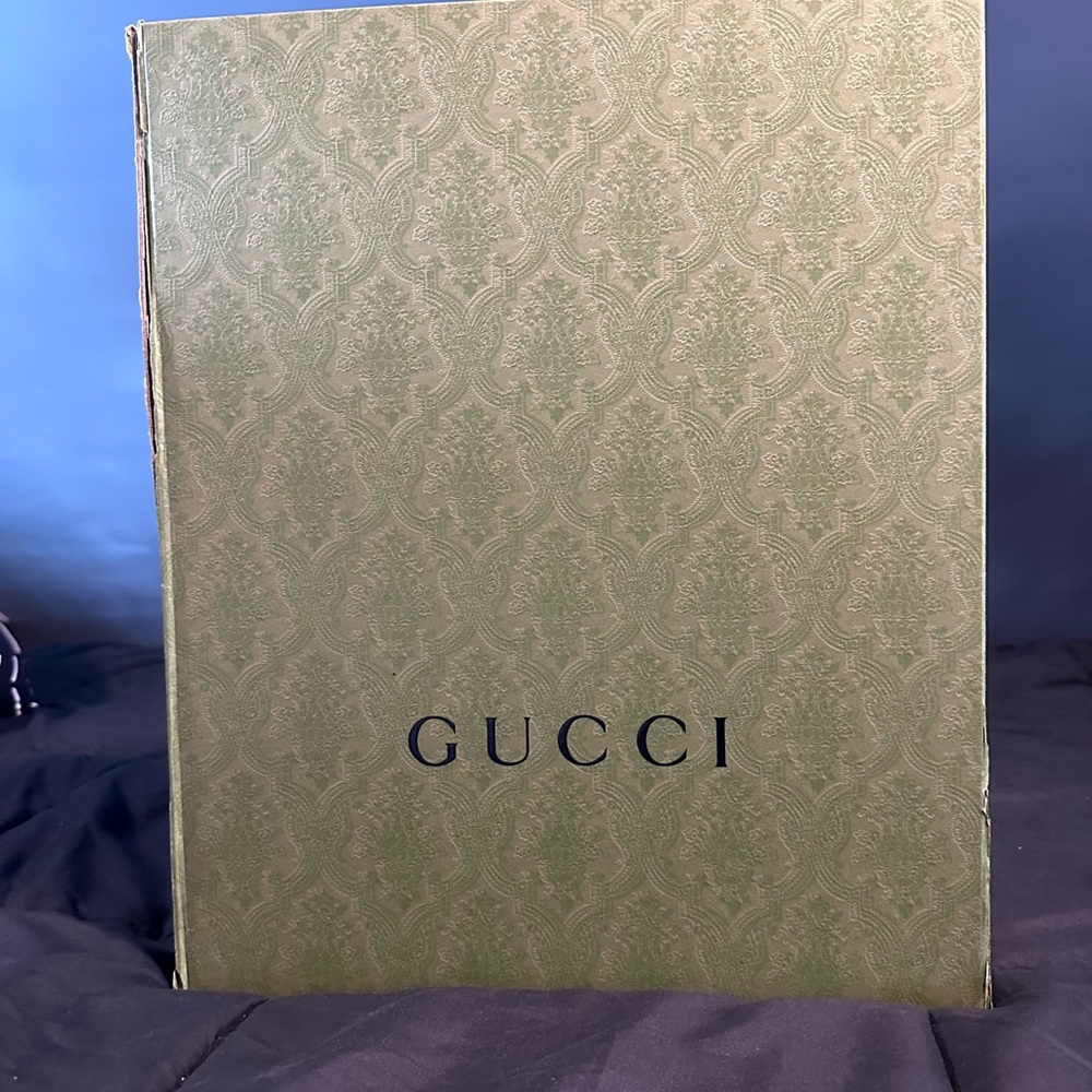Extra large Gucci gift box